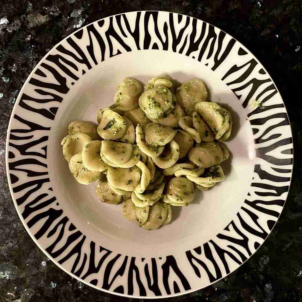 orecchiette al pesto di basilicoe mandorle